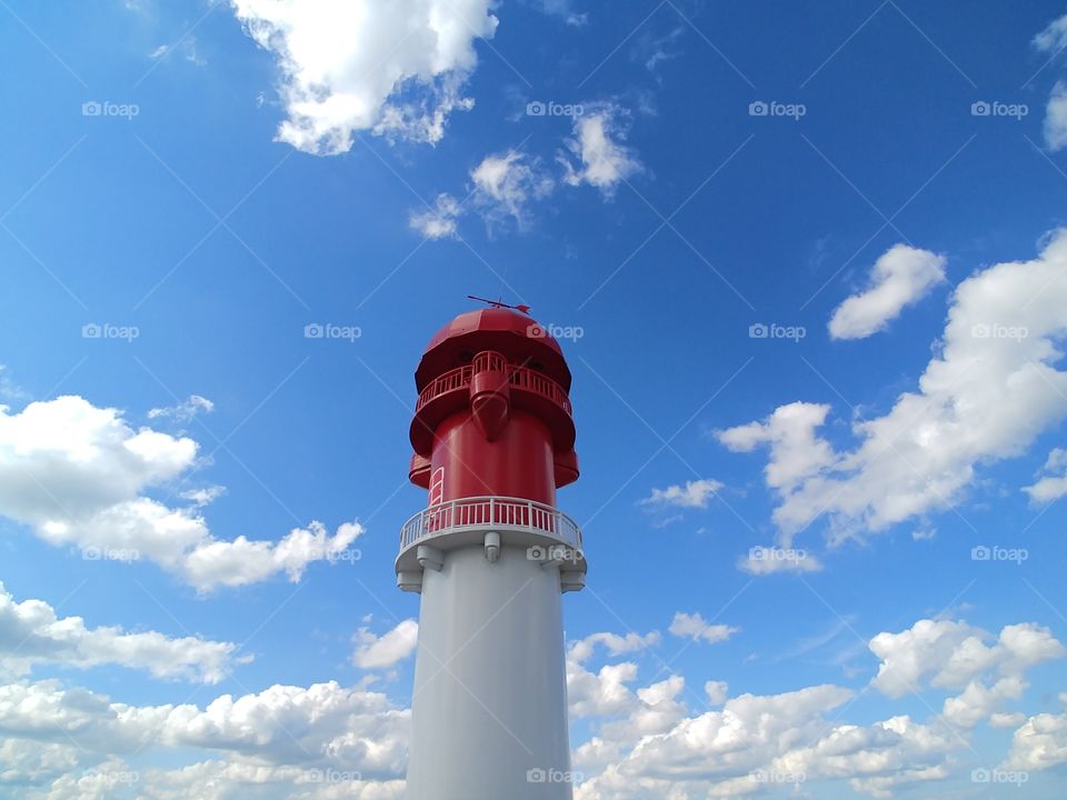 lighthouse Leuchtturm. himmel blau blue wolken
