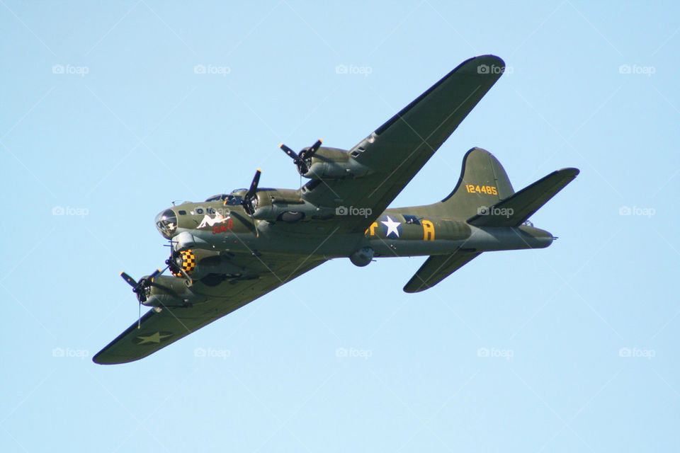 flying b fortress airshow by dannytwotaps