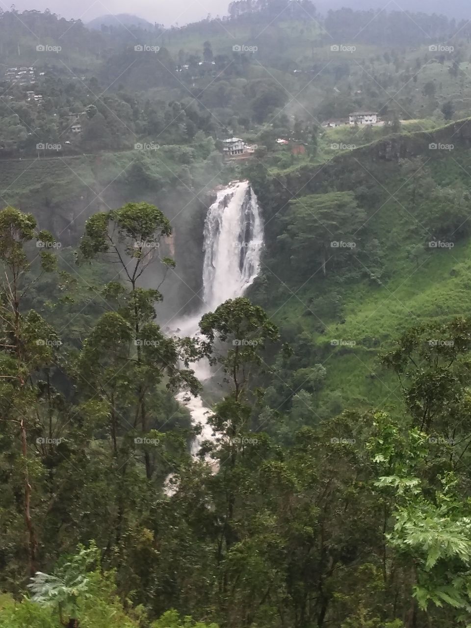 Diyaluma  Waterfalls