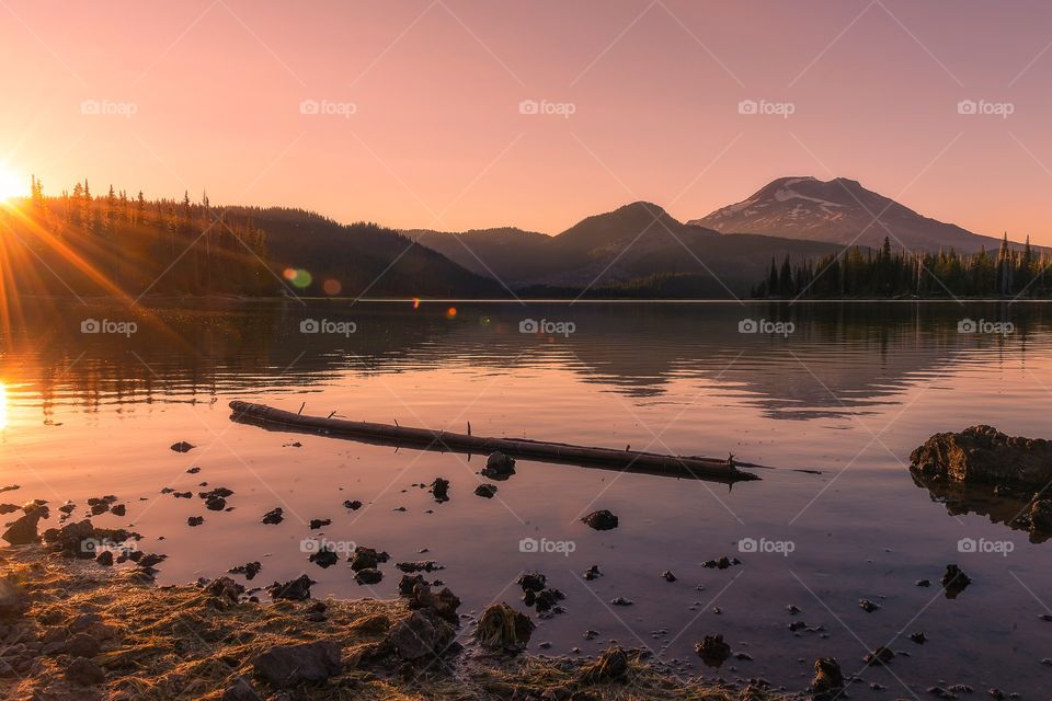 Tranquil sunset in Oregon’s cascade lakes wilderness 