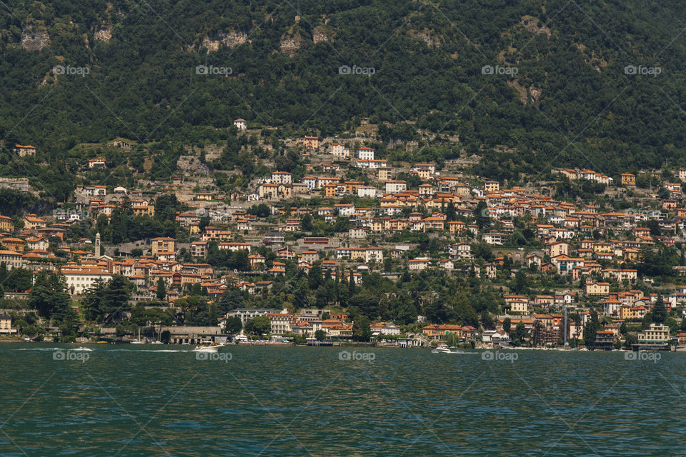 Lago Como no norte da Itália é um lugar lindo para se conhecer na Europa, com paisagens incríveis!