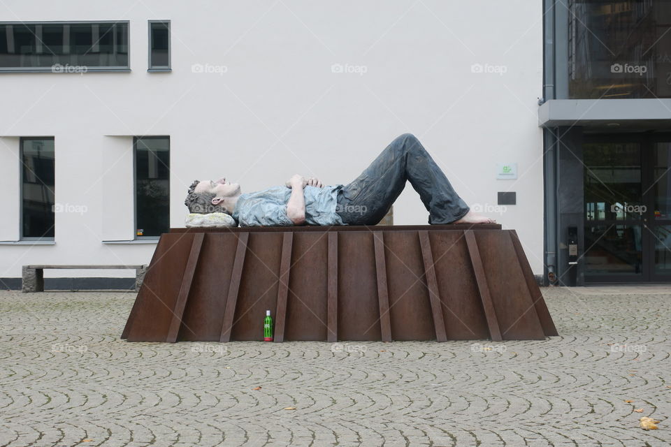 Sleeping sculpture