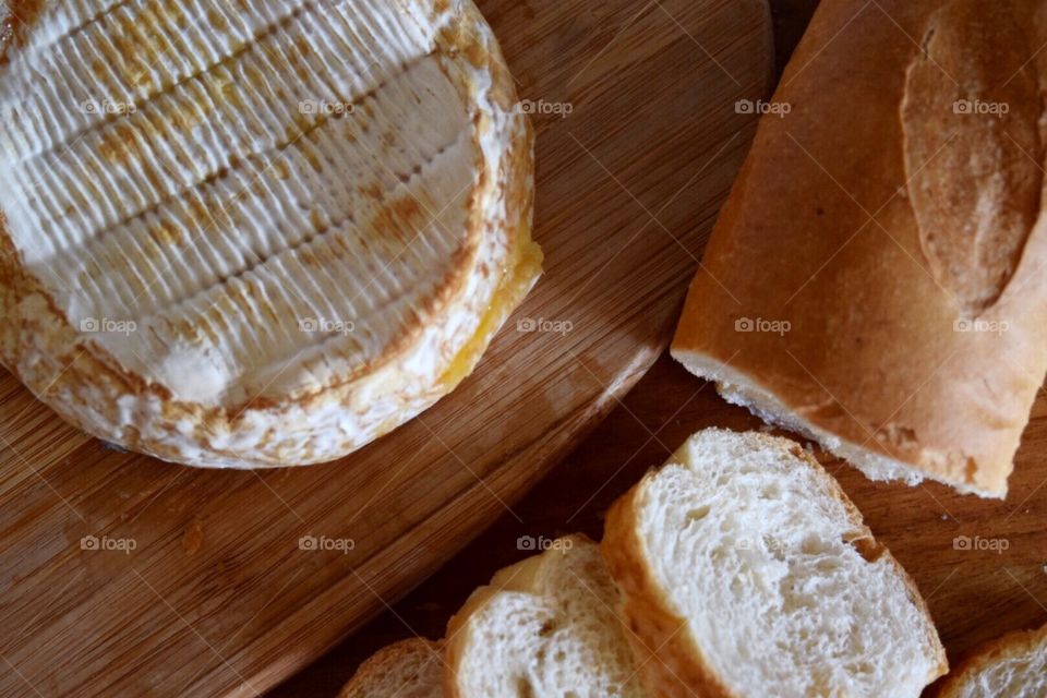 Grilled camembert cheese 
