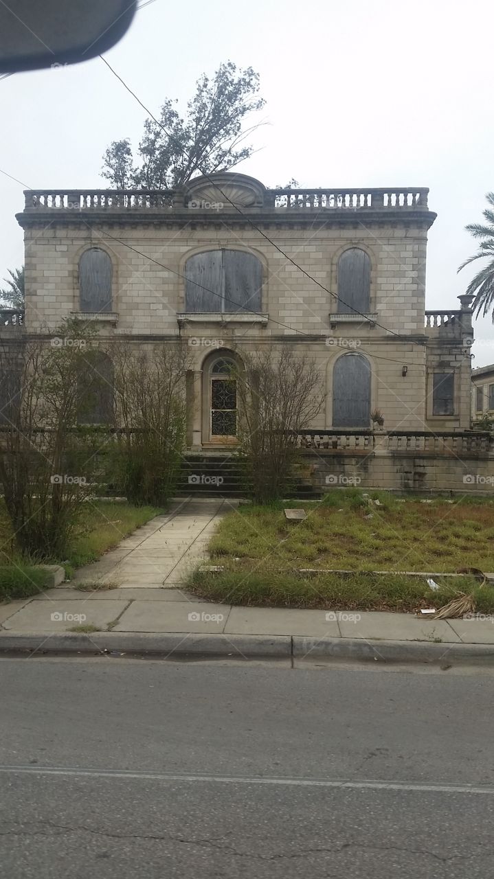 creepy cool house in Laredo