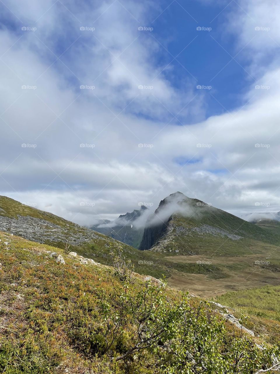 Mountain View hiking in Norway clouds meets mountain 