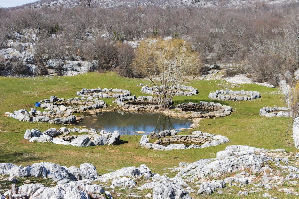 Round natural wells