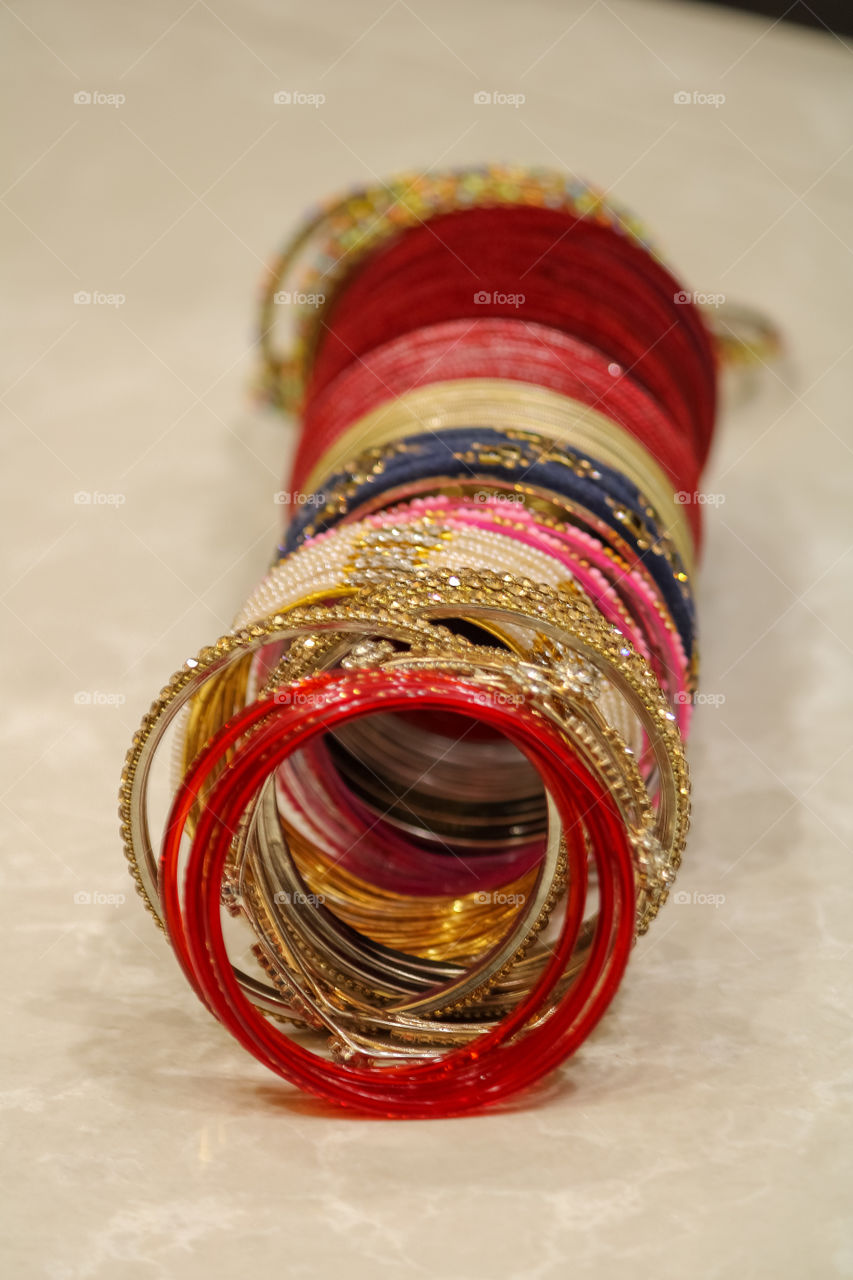 Different women's Bangles are the best for circular shape