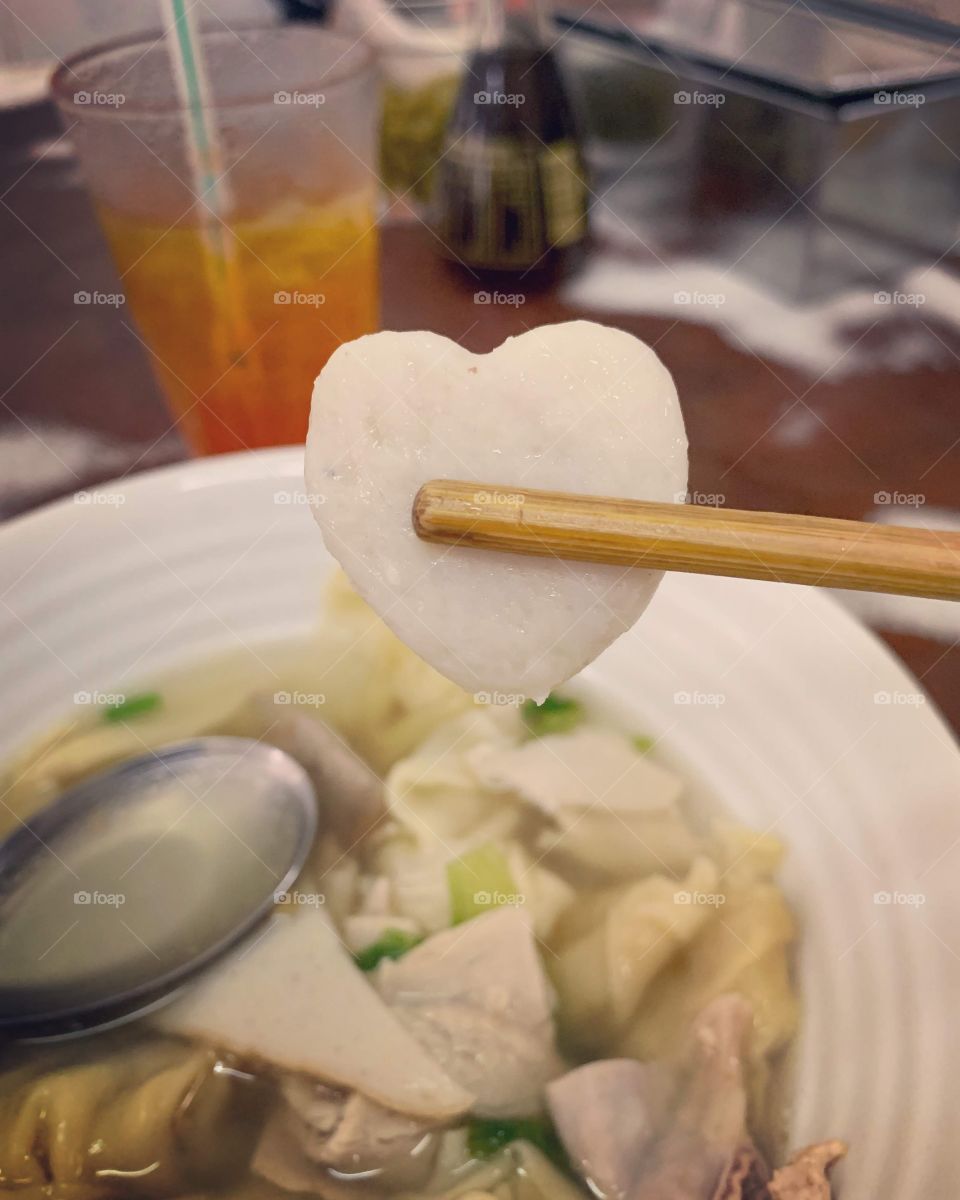 ก๋วยเตี๋ยวลูกชิ้นปลารูปหัวใจ