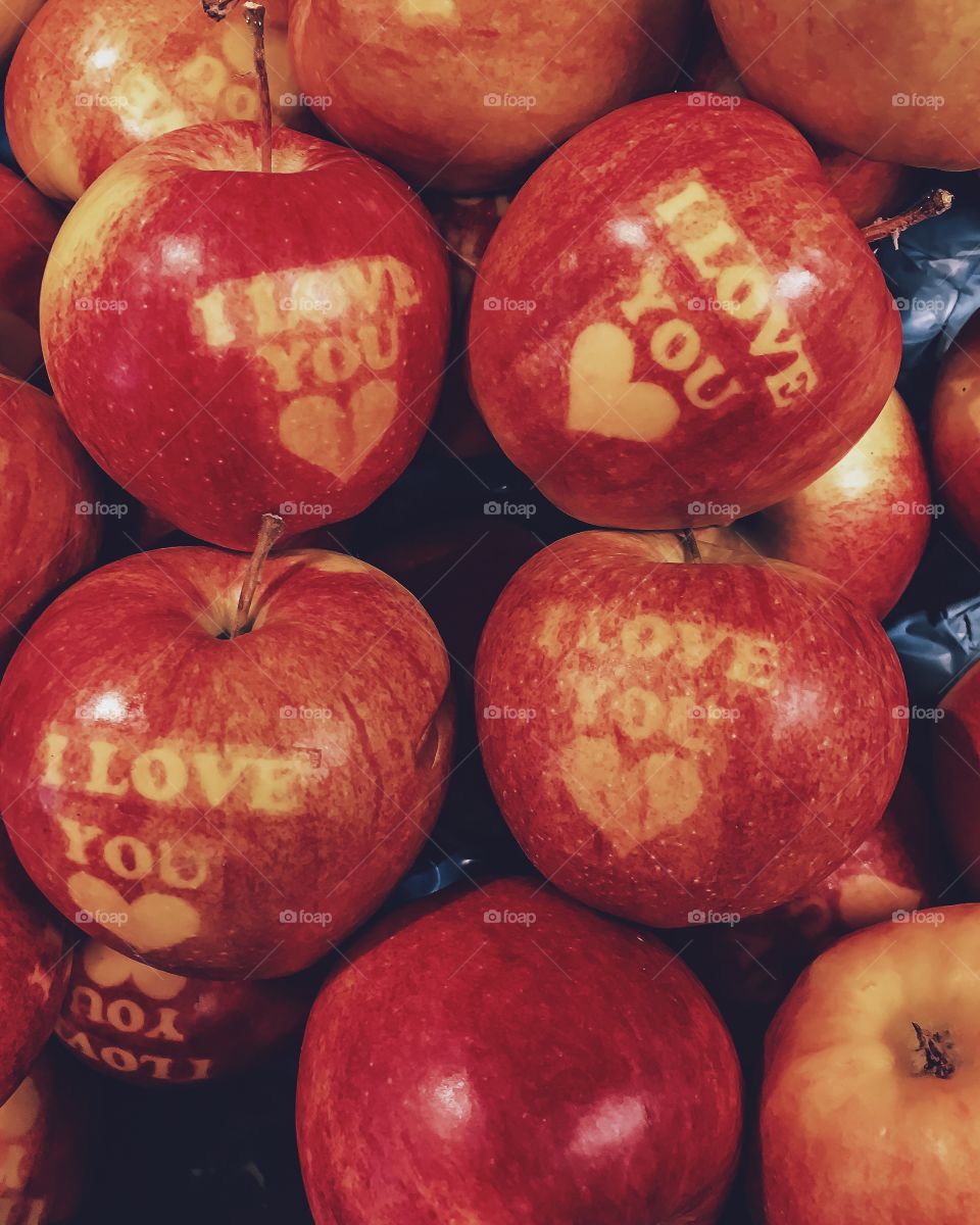 Text i love you on apple fruits