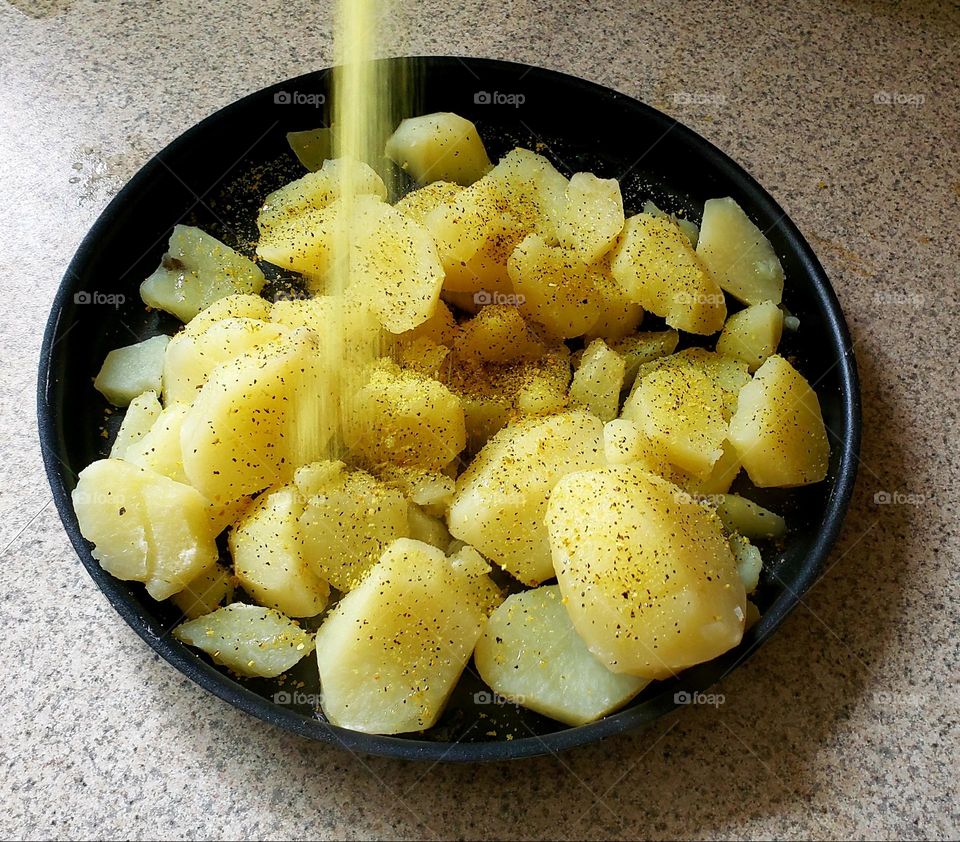 it food healthy  potato in a oven, oil ,salt, ponw onion  and black pepper and the hot oven