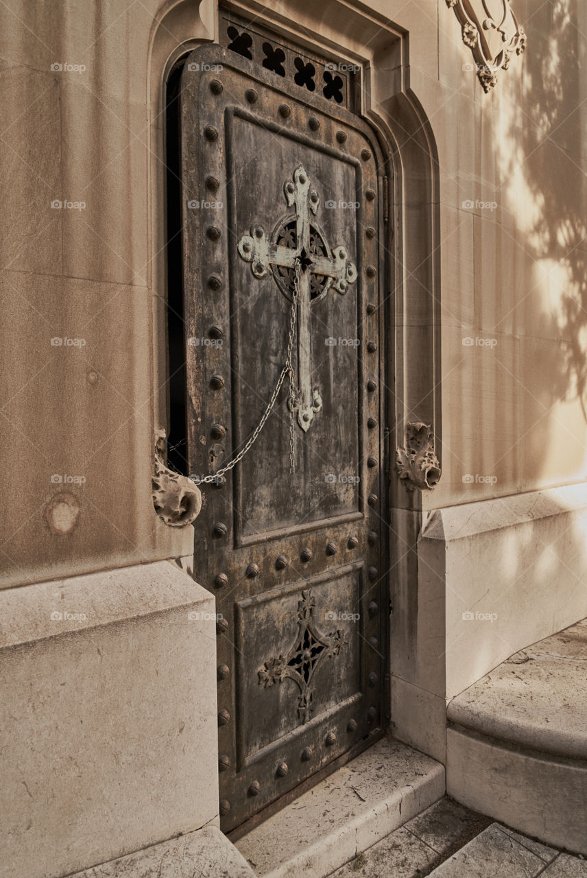 Puerta del cementerio de Montjuich