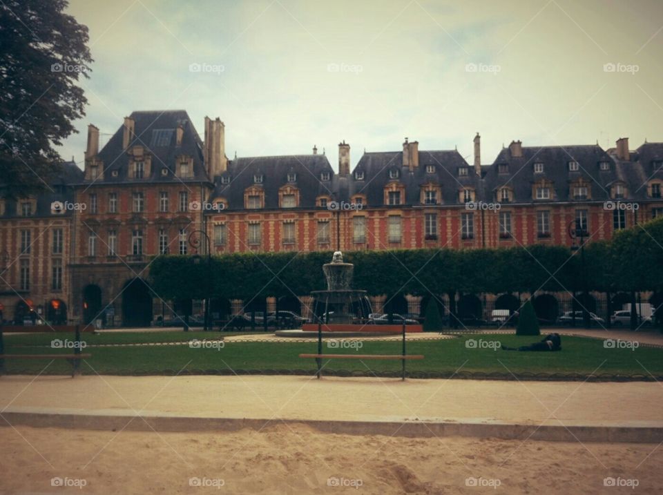 🔶Place des Vosges🔶 (https://www.instagram.com/p/BjfIE9Og3cR/?taken-by=jkvdtsar) (https://jkvdtsar.com)