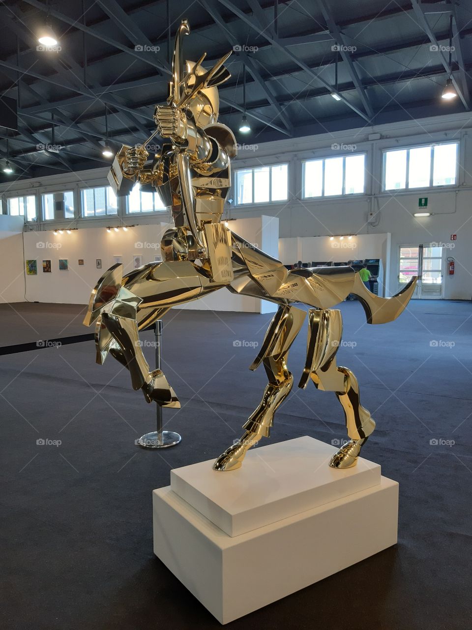 sculpture oro metal