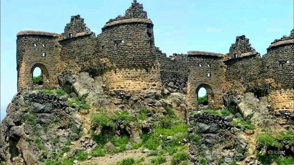 A stunning view of green mountains covered in fog in Yemen