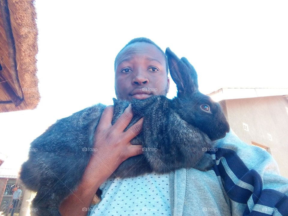 They also like selfies, rabbits are just awesome 😅