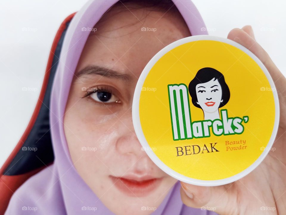 Beauty powder product from Marcks' brand