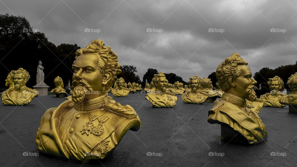 golden statues