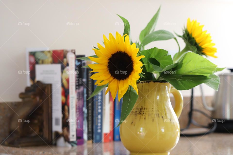 Vase with sunflowers 