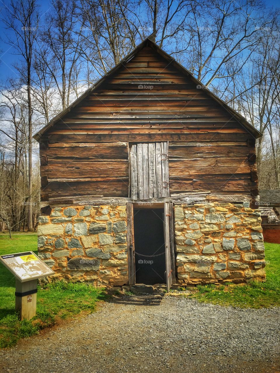 Old fashioned barn 

