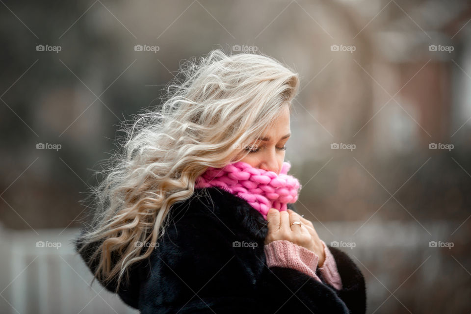 Outdoor Portrait of blonde woman in pink crochet accessories 