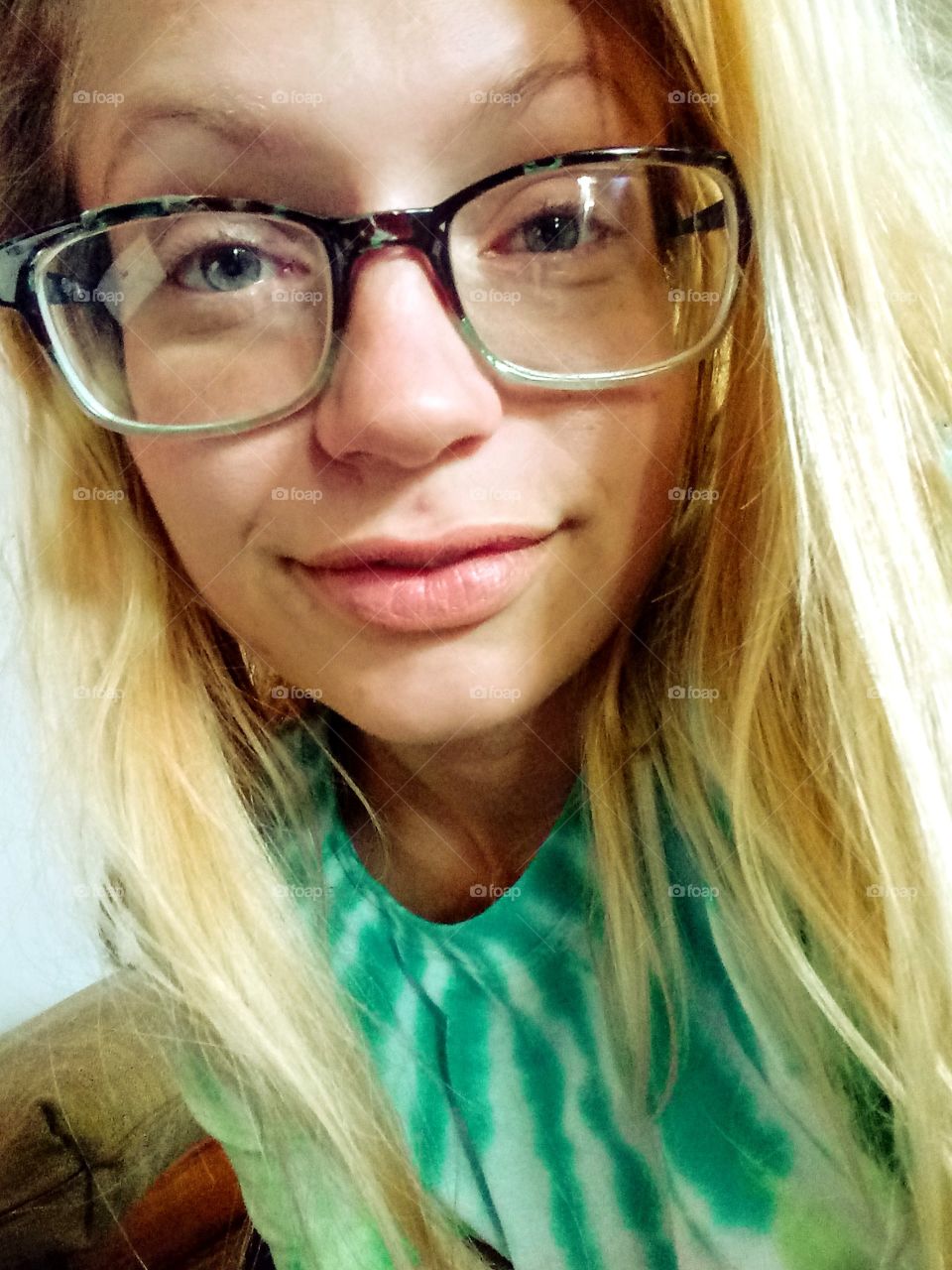hippie girl wearing glasses and a tye die tee shirt