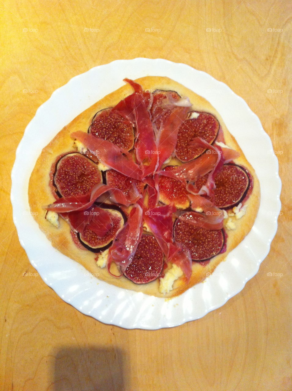 Pizza with figs