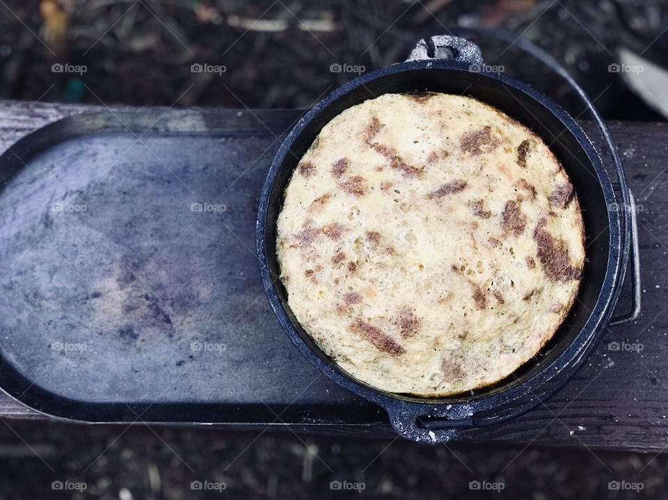 Dutch oven cooking with eggs and grillers 