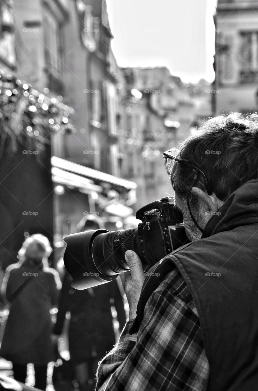 Street photographer in Paris