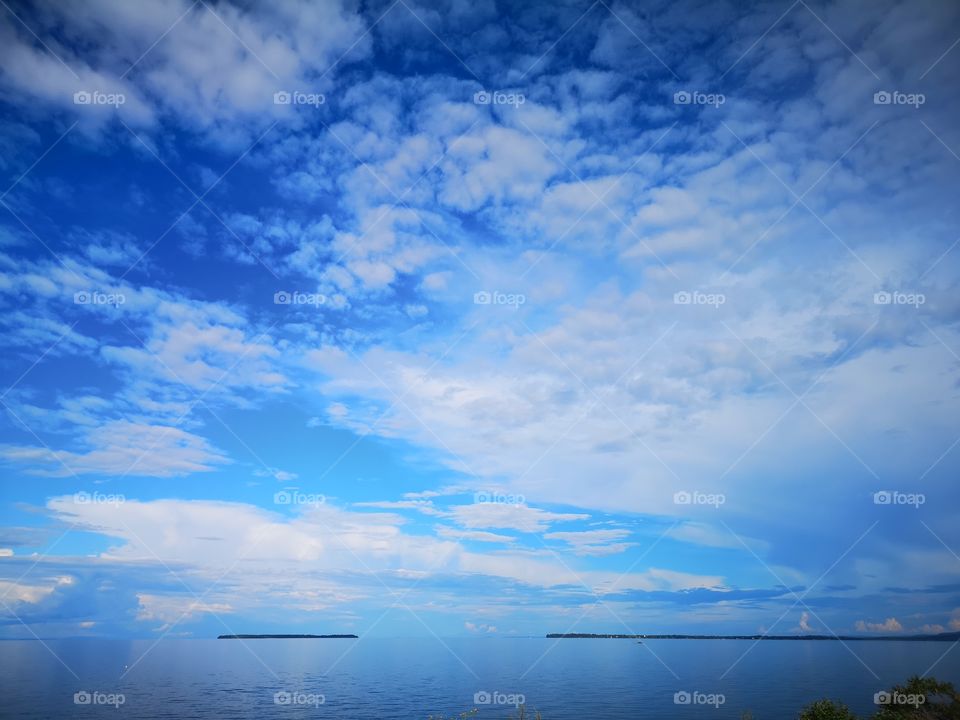 A view on the Saint-Jean Lake where water and sky touch each other.