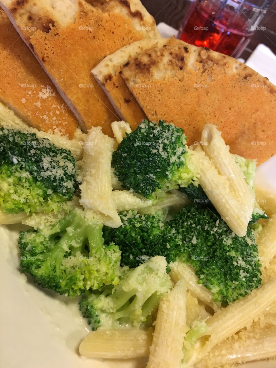 Alfredo with Broccoli and Pita Bread 