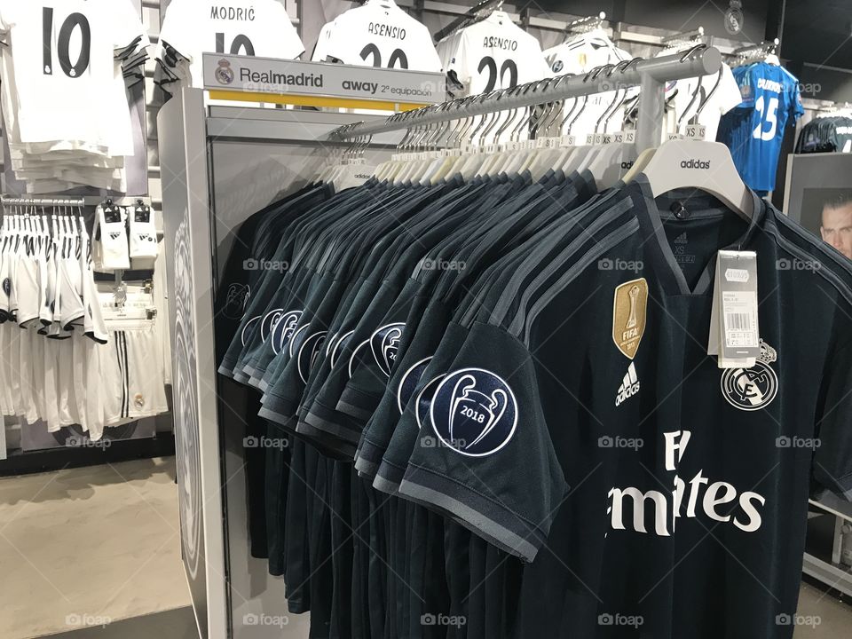 Black Official t-shirts of Real Madrid