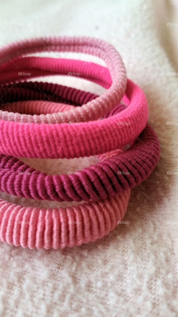 Pink elastic hair bands