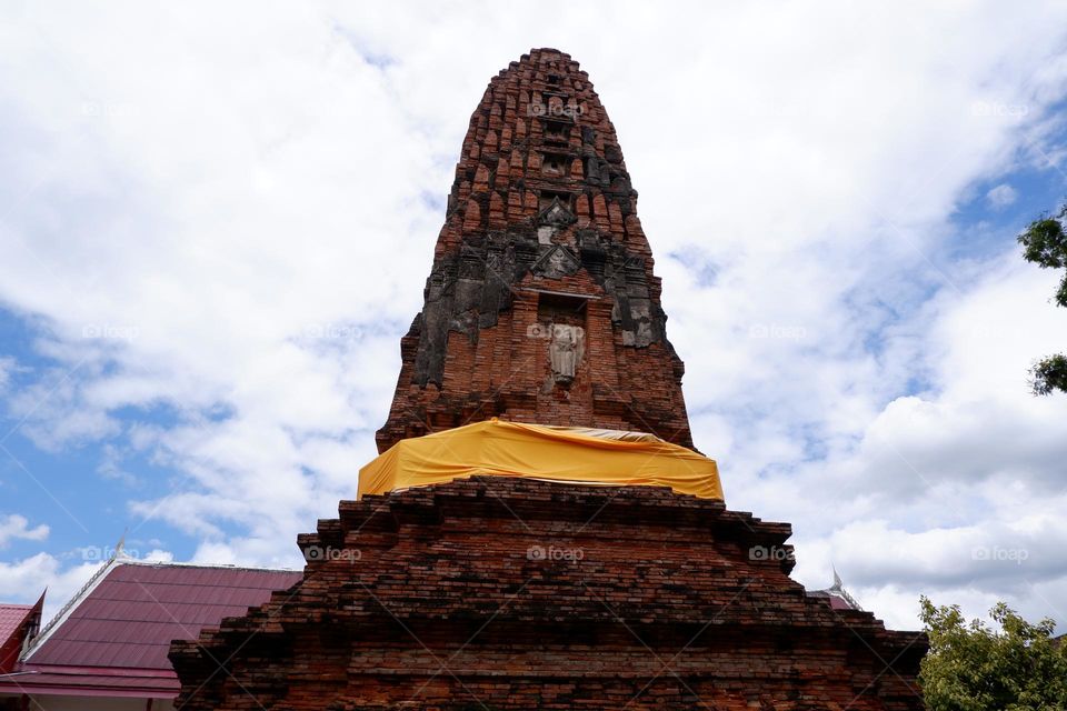 Old prang over 650 years old and old objects around the temple