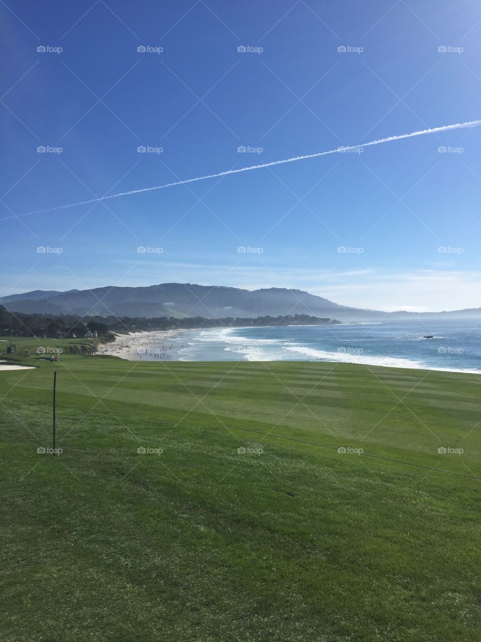 Chemtrail in California. Chemtrails over Pebble Beach Golf Course