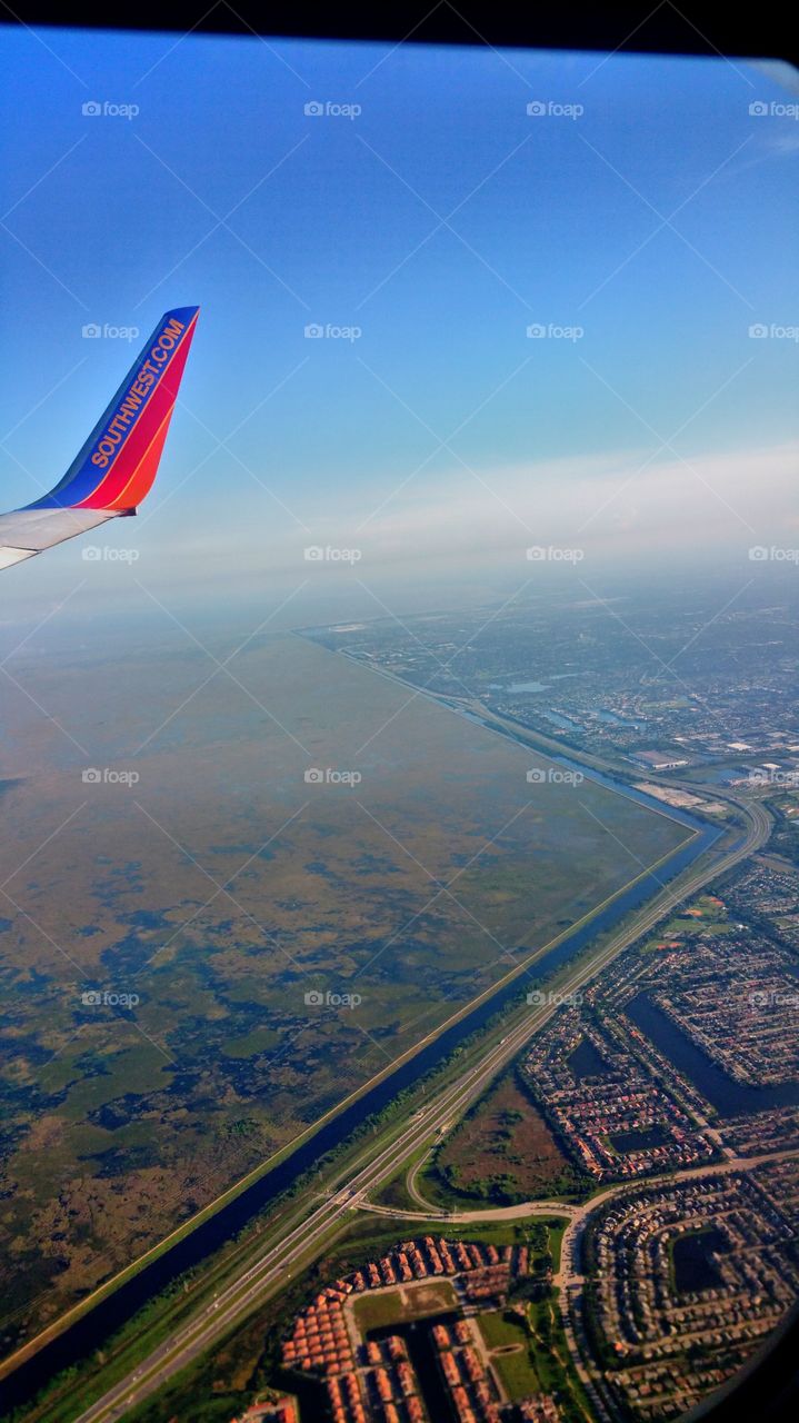 Flying over the Florida Everglades. That huge corner of emptyness I've never in my life seen the Everglades like this..