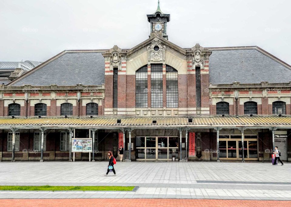 your local treasures: the facade of Taichung railway station, 1905- (original).