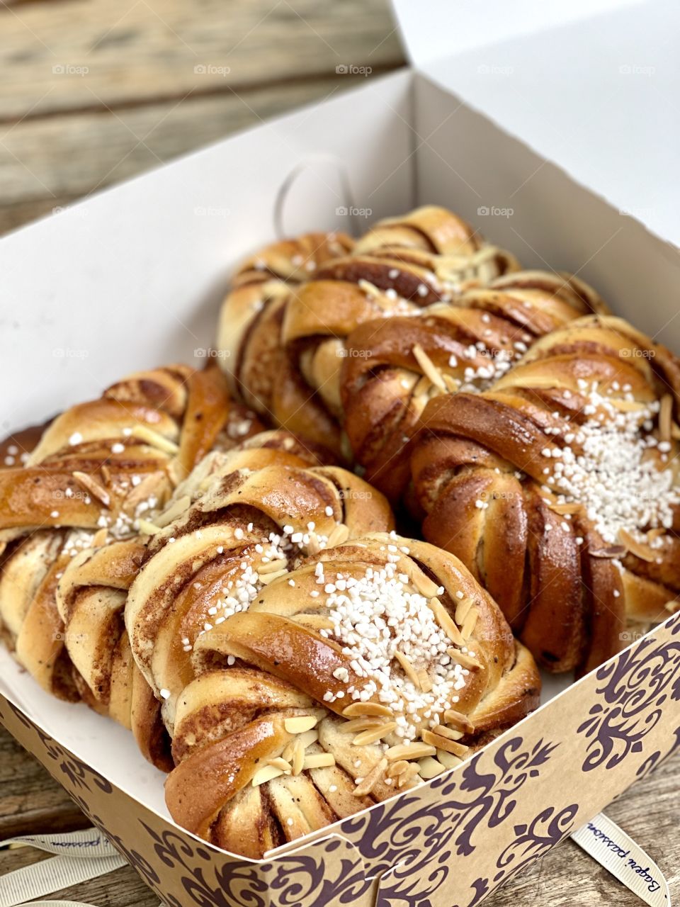 vegan cinnamon buns