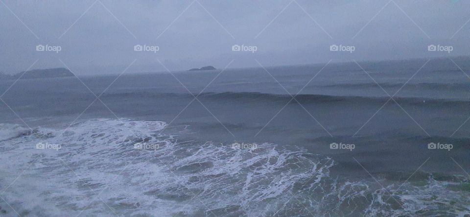 Day with rain in Guarujá beach