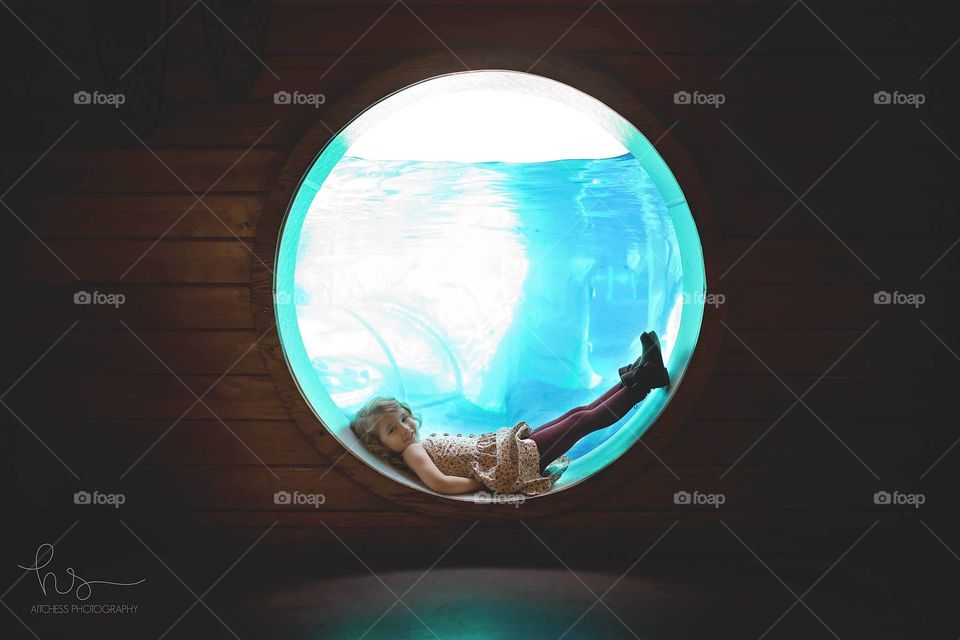 Girl zoo aquarium circle 
