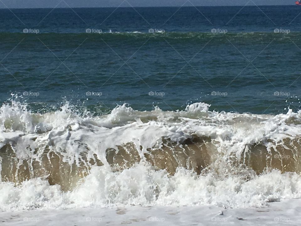 Wild waves 