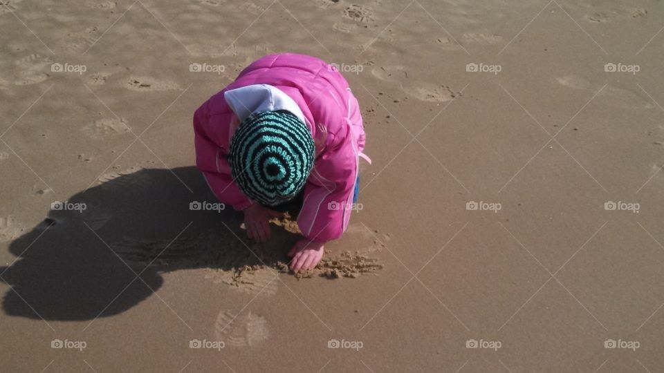 it's the little things. play in sand