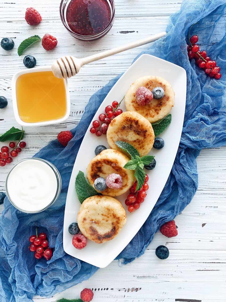 Cheese pancake with berries