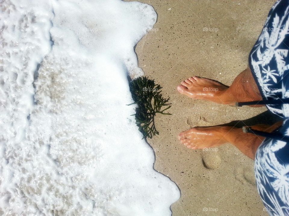 pies descalzos en la playa