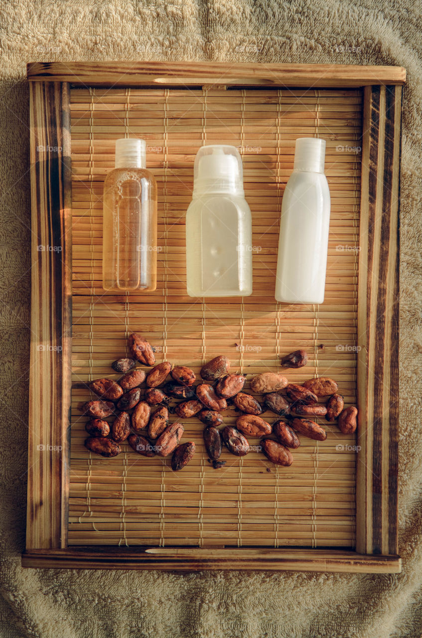 Body cosmetics and cacao beans