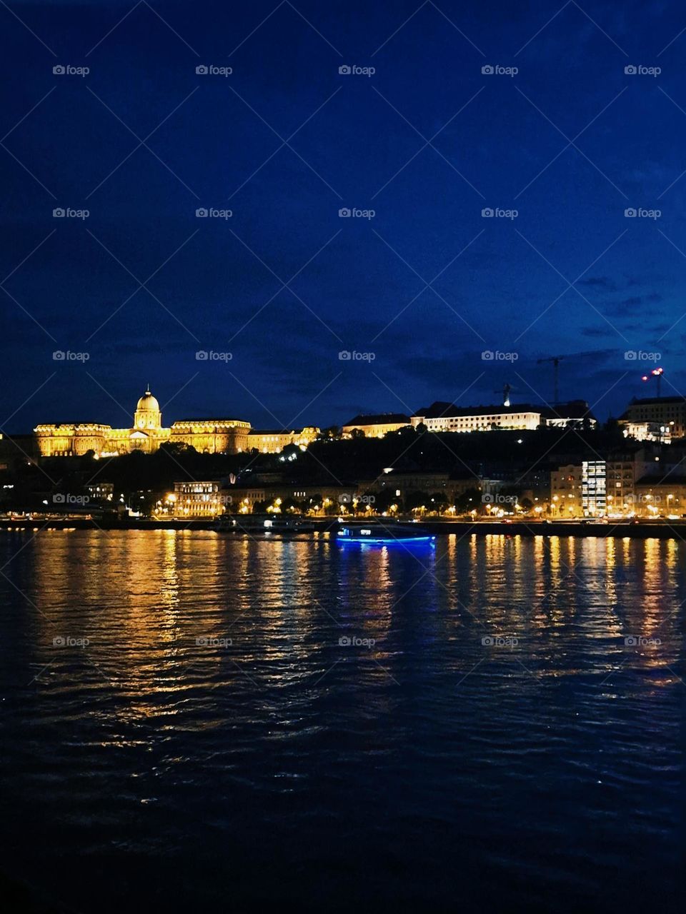 night on the banks of the Danube in Budapest