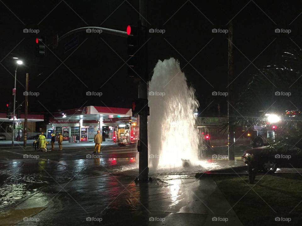 Los Angeles County Fire Department Shut Down Water to Damaged Fire Hydrant - Thousands of Gallons of Wasted Water During the Southern California Drought    