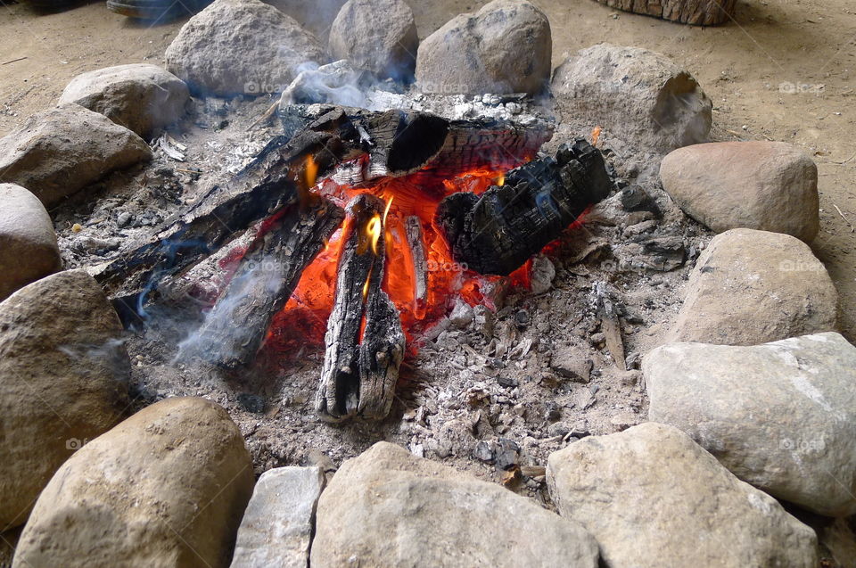 Feuer Lagerfeuer warm Flammen heiß Glut