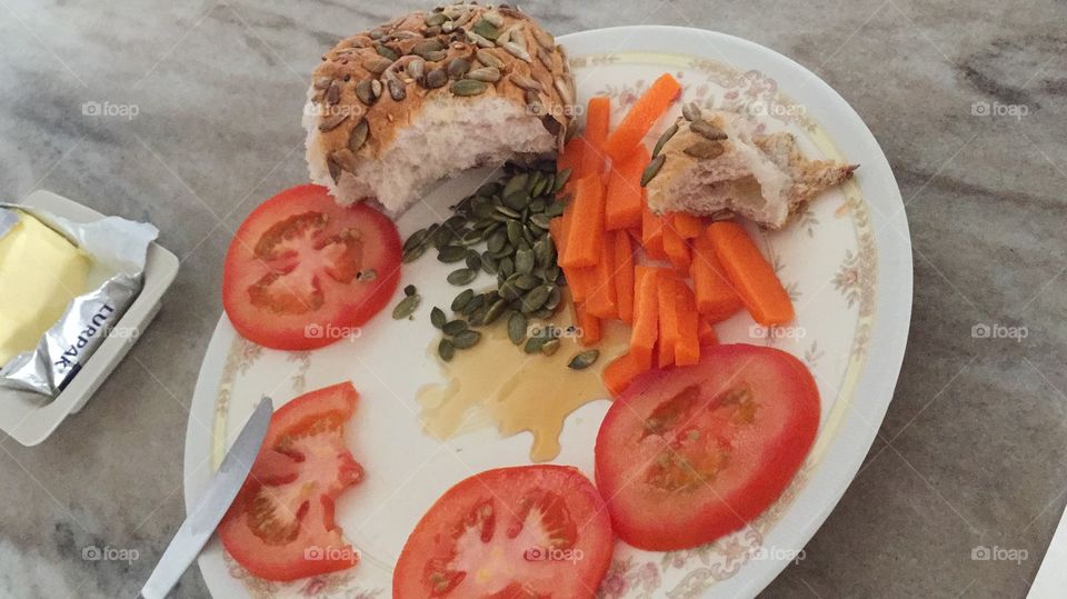Snack - roll with tomatoes, carrots, pumpkin seeds and honey
