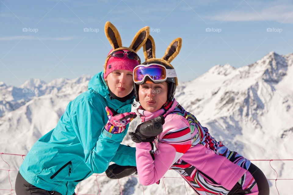 ski two sisters by yaro