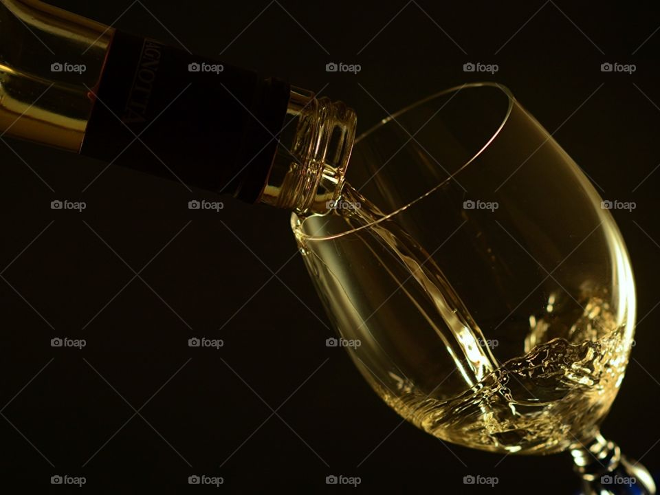 Our Empty Glass wine bottles are suited for a variety of wines. They can be used with all standard corks and traditional bottle corkers.